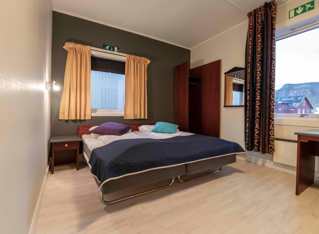Melbu Hotell Extérieur photo