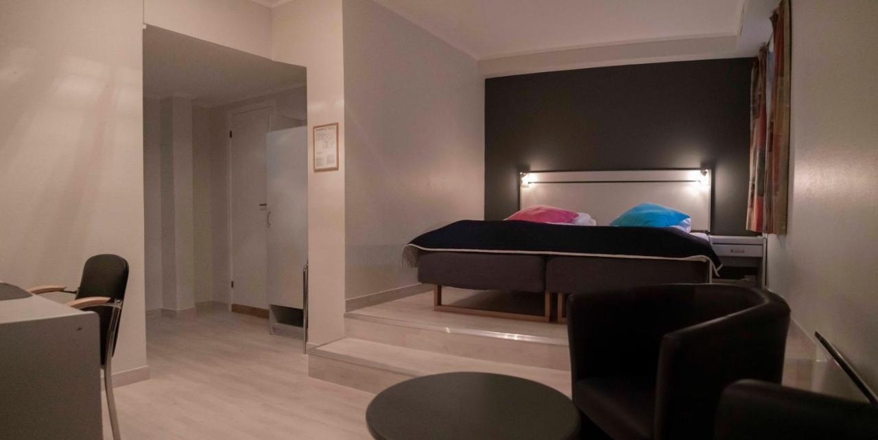 Melbu Hotell Extérieur photo