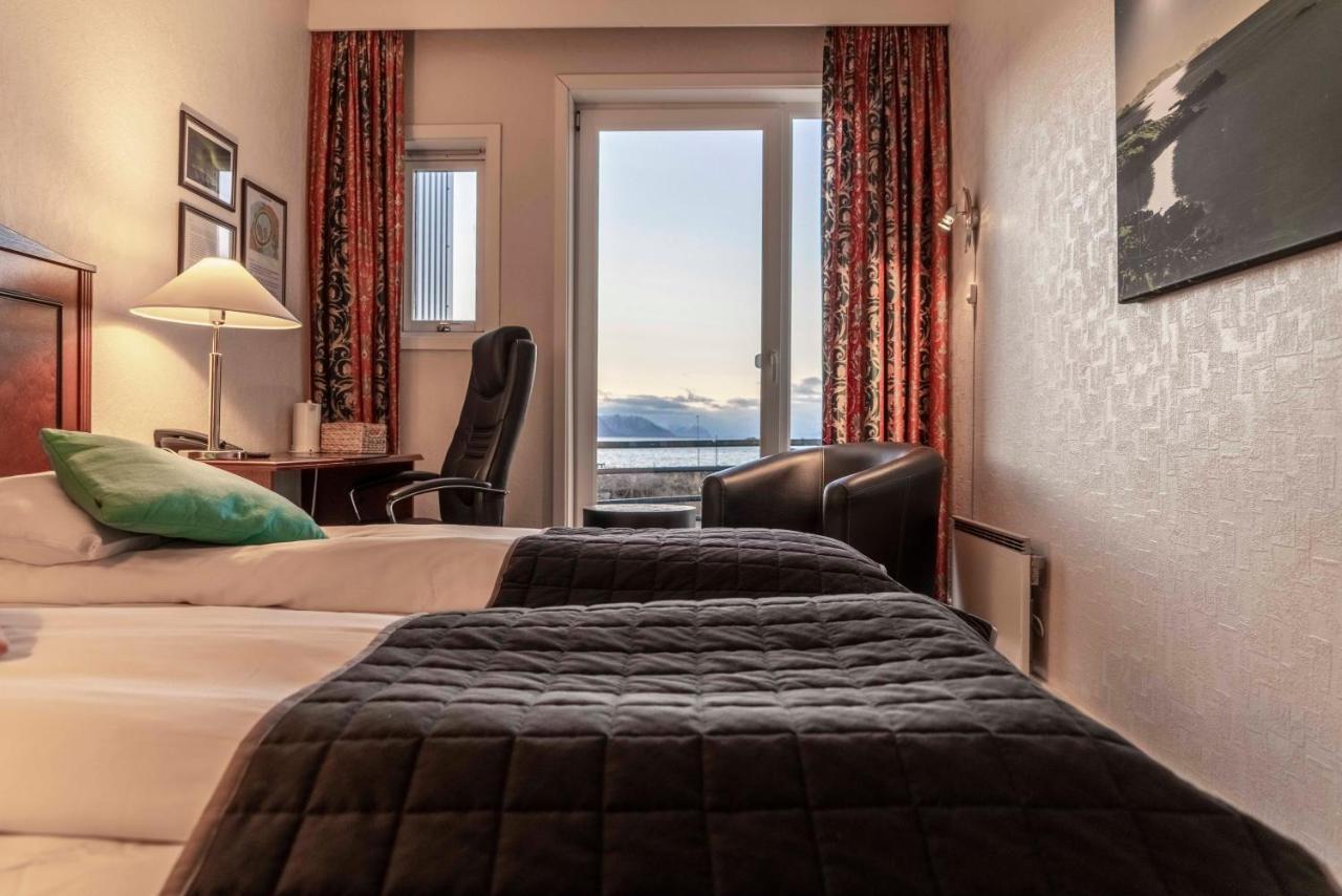 Melbu Hotell Extérieur photo