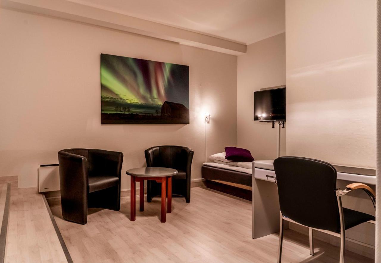 Melbu Hotell Extérieur photo