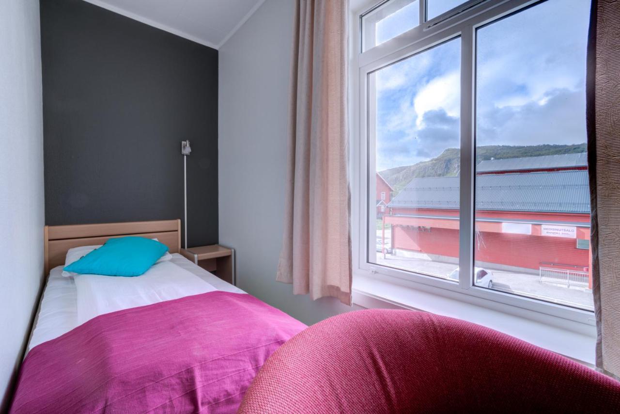 Melbu Hotell Extérieur photo